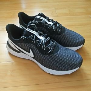 -NEW- Nike Revolution 5 EXT Sneakers 11
